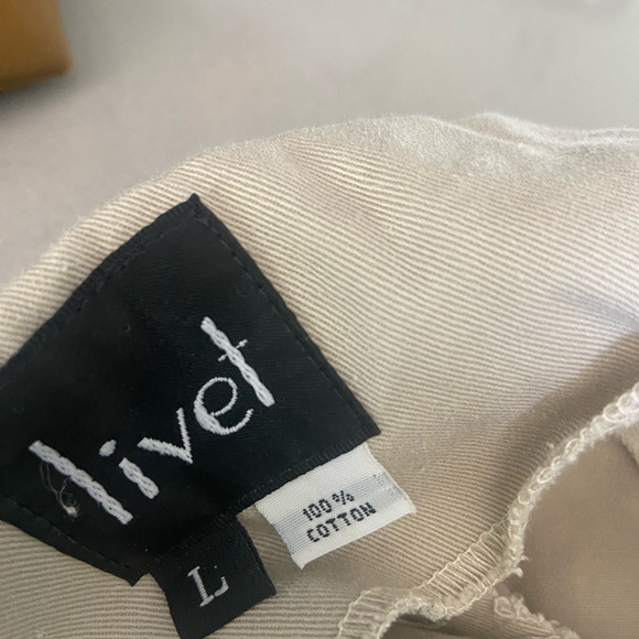 Tan capris - Picture 7 of 7